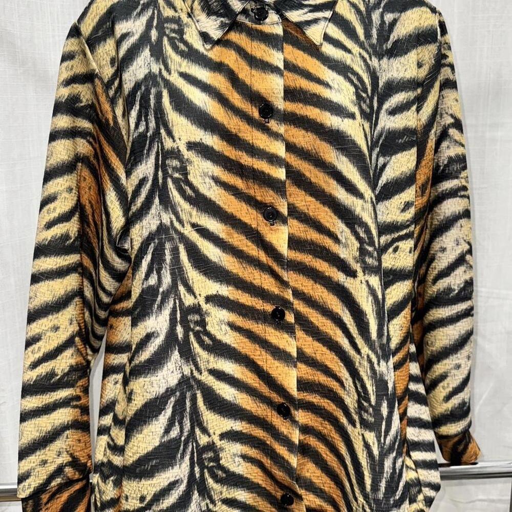 Vintage Tiger Print Oversized Button-Up Shirt - Picture 2 of 4